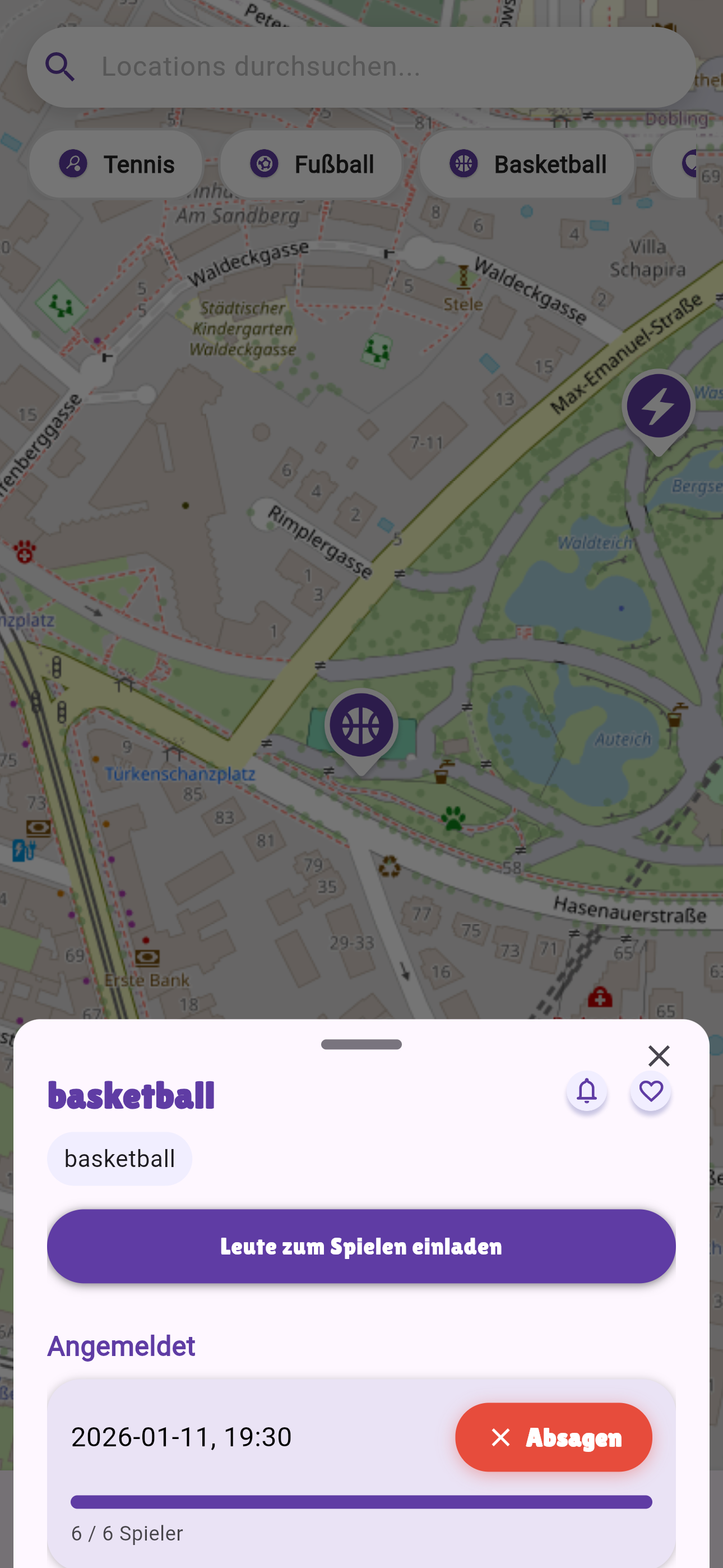 Detailansicht eines Sportplatzes mit aktiver Anmeldung für eine Session